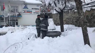 Şırnak’ta Güç Şirketi Grupları Karlı Yolları Aşıp Elektrik Arızalarını Gideriyor
