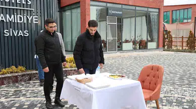 Şişe Fırlatma Akımına Katıldılar, Sivas Köftesi İçin Yarıştılar