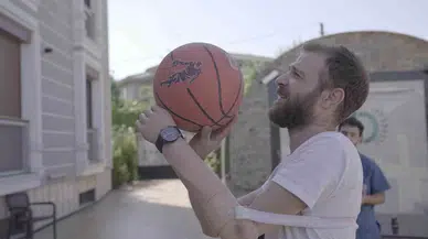 Sokakta Yürürken Bombanın Gayesi Oldu, Kaybettiği Uzuvlarına Protezle Kavuştu
