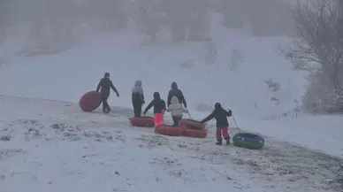 Tatilin Keyfini Kayarak Çıkardılar: Şambrellerle Doyasıya Eğlendiler