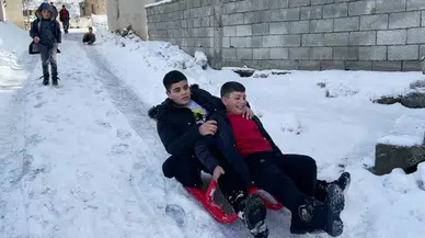 Tatvan’da Çocukların Kızak Keyfi