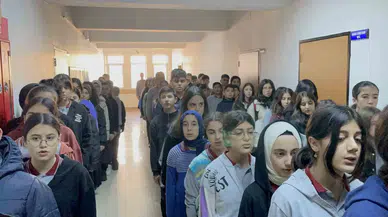 Tatvan’daki Okullarda Şehitler İçin Hürmet Duruşunda Bulunuldu