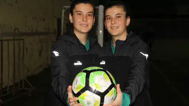 Tek Yumurta İkizi Bayan Futbolcular: Attığı Goller, Gördüğü Kartlar Bile Karıştırılıyor
