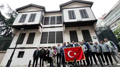 Tofaş Basketbol Kadrosu, Atatürk’ün Konutunu Ziyaret Etti
