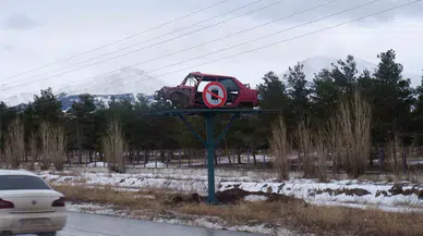 Trafik Kazalarını Önlemek İçin Hurda Araçlarla Değişik Farkındalık