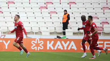 Trendyol Muhteşem Lig: Sivasspor: 1 - Beşiktaş: 0 (İlk Yarı)