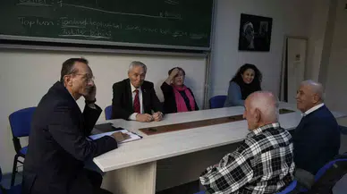 Yaşlı Öğrenciler Mezun Olmak İstemeyince, Tahlil Yüksek Lisansta Bulundu