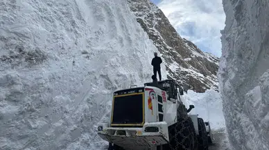 Yüksekova’da Çığ Bölgesindeki Kar Kalınlığı 10 Metreyi Geçti