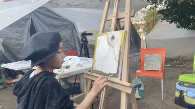 Zelzele Meskenini Yıksa da Hayallerini Yıkamadı: 10 Yaşındaki Ressam Yapıtlarını Çadırda Çiziyor