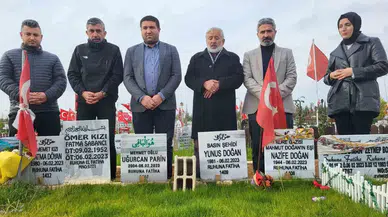 Zelzelede Hayatını Kaybeden Gazeteciler Mezarları Başında Anıldı