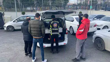 Zeytinburnu’nda Düğün Konvoyunda Caddeyi Kapatıp, Etrafa Para Saçan Şahıslara Ceza Yağdı