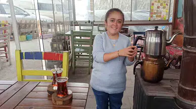 1 Metre 35 Cm Uzunluğundaki Saadet, Her Şeye Karşın Zorlukları Aşıyor