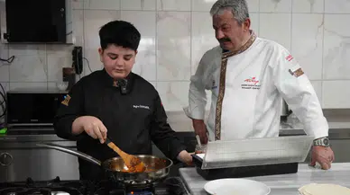 13 Yaşındaki Buğra, Depremzedelere Yemek Yaparken Aşçılığa Merak Saldı