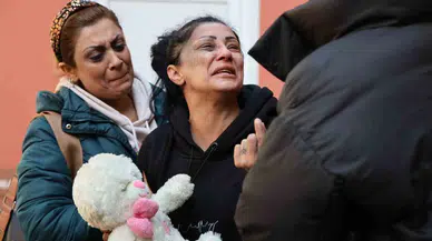 18 Yaşında Katledilen Kızına "Oyuncak Ayısını" Getirdi