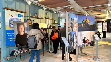 6 Şubat Sarsıntılarında Hatay’da Çekilen Fotoğraflarla Hazırlanan "Küllerinden Doğmak" Standı Açıldı