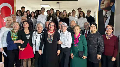 60 Yaş Üstü Öğrenciler Karnelerini Aldı