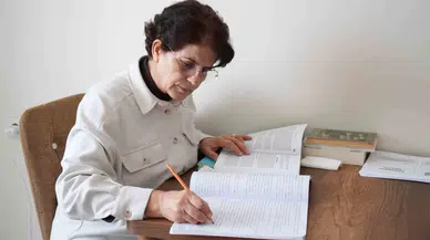 60 Yaşında Üniversiteyi Bitirdi, Artık İstekli Öğretmen Olmak İstiyor