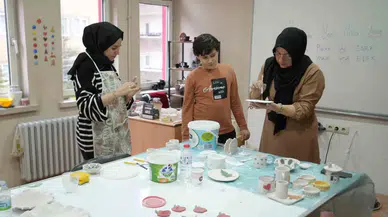 Açılan Kurs Sayesinde Toprağa Hal Vererek Esere Dönüştürüyorlar