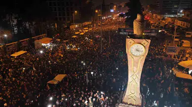 Adıyaman’da Binlerce Kişi Zelzele Şehitlerini Andı