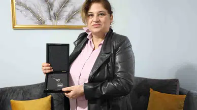Afetzede Vatandaş, Anahtarını Teslim Aldığı Yeni Meskeninde Yaşayacağı Hoş Günler İçin Heyecanlanıyor