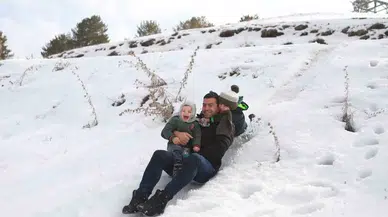Ağrı’da Çocuklar Poşetlerle Kayak Keyfi Yaptı