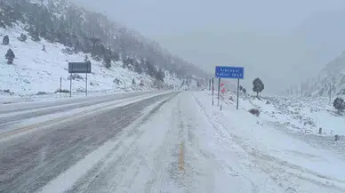 Alacabel’de Gece Başlayan Kar Yağışı Sonrası Takımlar Seferber Oldu