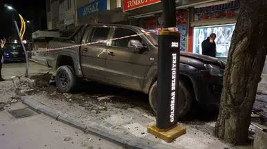 Alkollü Şoför Denetimi Kaybetti, Araçları Biçip Mermer Saksıya Çarptı: 5 Yaralı
