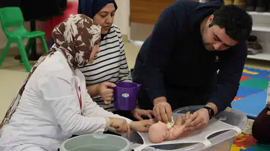 Anne ve Baba Adayları Doğum Öncesi ve Sonrası İçin Eğitim Alıyor