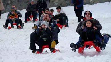 Anne ve Çocukların Palandöken’de Kızak Keyfi