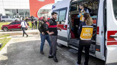 Antalya’da İkinci El Araba Bayisindeki Yangın Korkuttu: 3 Kişi Dumandan Etkilendi