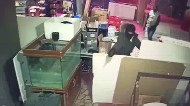 ‘Anucur Çetesi’ Üyelerinden İnternet Kafeye Silahlı Atak