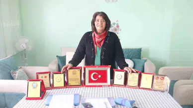 Arkadaşlarının Hazırladığı Pankartla Başladı, Çeyrek Asırdır Muhtarlık Yapıyor