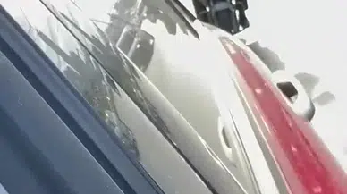 Ataşehir’de Bayan Şoförün Aracını Tekmeleyip Küfürler Eden Motosikletli Kamerada