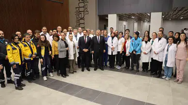 Bakan Koca, Sıhhat Çalışanlarıyla Bir Ortaya Geldi