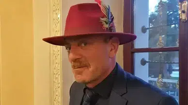 ’Bakımlı İmam’ Sıra Dışı Muhtarlık İçin Adaylığını Açıkladı