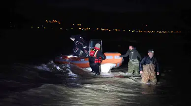 Baraj Gölünde Mahsur Kalan 2 Balıkçı, 4 Saatlik Çalışma Sonucu Kurtarıldı