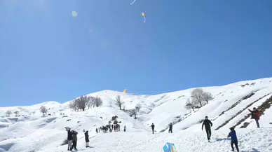 Batman’da 2 Metrelik Kar Üzerindeki Şenliklerde Renkli İmajlar Oluştu
