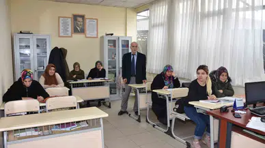 Bayan Oldukları İçin Okutulmayanlar Eğitimlerini Tamamlamak İçin Dirsek Çürütüyor