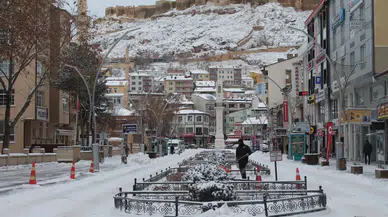 Bayburt’ta Kar Yüzünü Yine Gösterdi