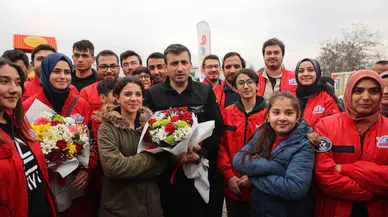 Bayraktar, Kahramanmaraş’ta Depremzedelerle Buluştu
