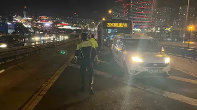 Beylikdüzü’nde Arıza Yapan Metrobüsün Sürücüsüne, Karşı Taraftan Gelen Metrobüs Çarptı