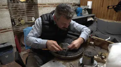 Bilim Tarihinin Temelini Oluşturan Usturlabı Yapmak İçin Aylarını Harcıyor