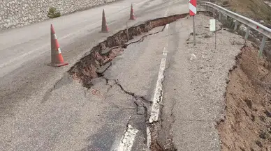 Bolu’da Mudurnu-Göynük Kara Yolunda Göçük Oluştu
