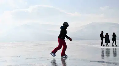 Çıldır Gölü’nde Buz Pateni Heyecanı
