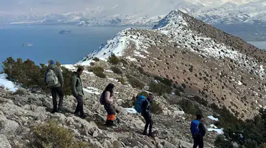 Dağcılar, Van Gölü’nün Eşsiz Koylarını Gezdi