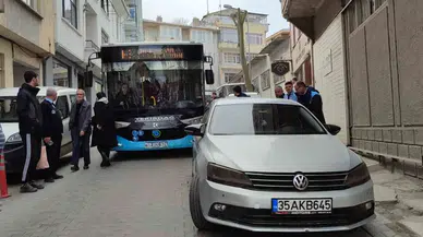 Dar Sokakta Kusurlu Park Sıkıntısı: Otobüsler Kuyruk Oluşturdu