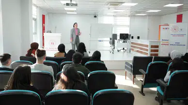 Diksiyon Eğitmeni Gün: "Dijital Dünyadaki Sürat Gençlerin Diksiyonunu Olumsuz Etkiliyor"
