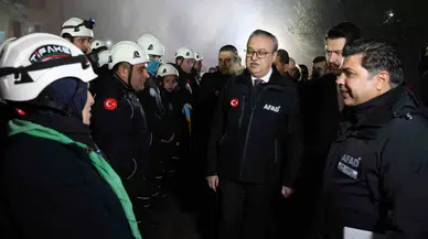 Diyarbakır Valisi, Sarsıntıda Arama-Kurtarma Çalışmalarına Katılan Takımlarla Bir Ortaya Geldi