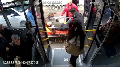 Diyarbakır’da Otobüs Sürücüsü, Rahatsızlanan Öğretmeni Hastaneye Bu türlü Yetiştirdi