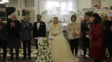 Diyarbakır’da Siyasetçileri ve İş Adamlarını Bir Ortaya Getiren Düğüne 3 Bin Kişi Katıldı